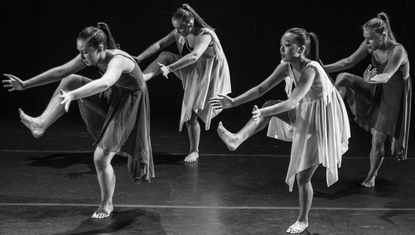 Contemporary dancers